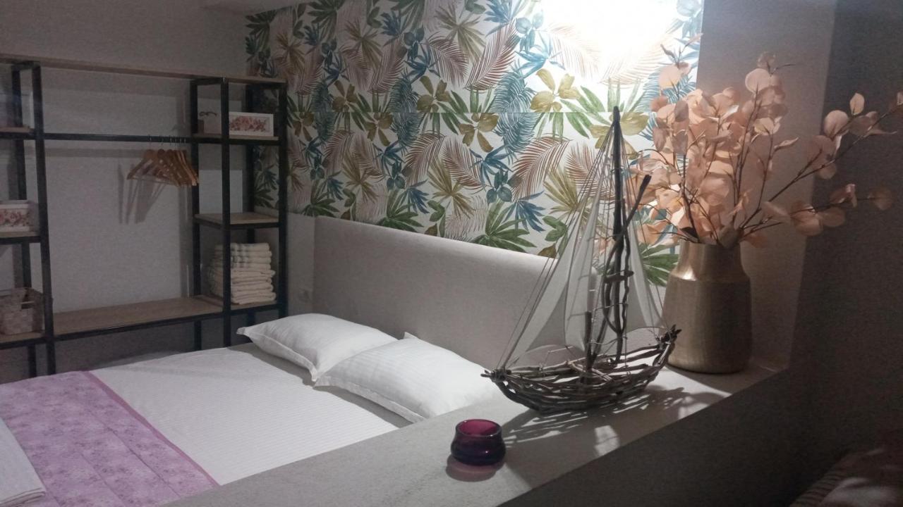 Areti Rooms Hotel Himare Exterior foto