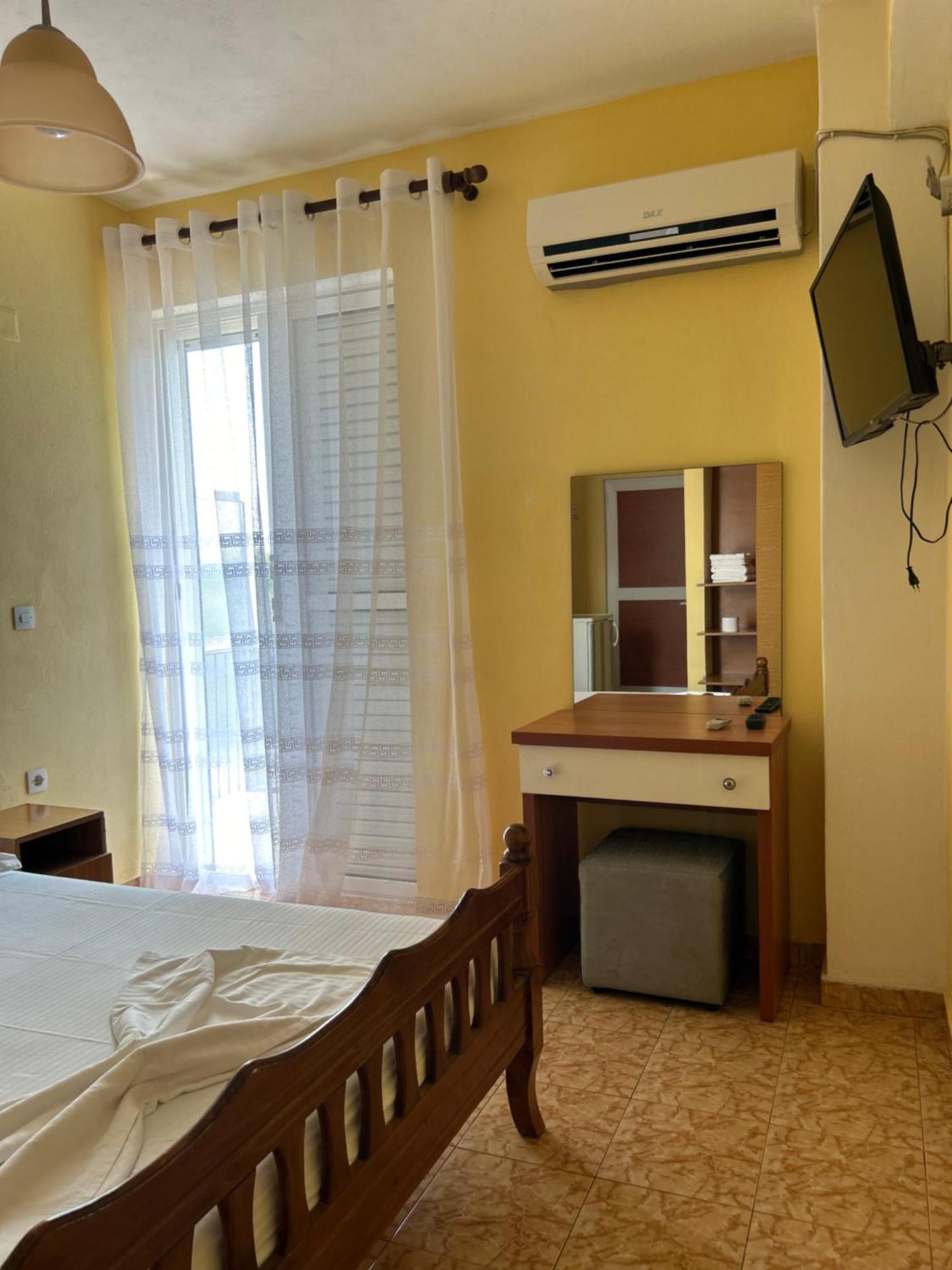 Areti Rooms Hotel Himare Exterior foto