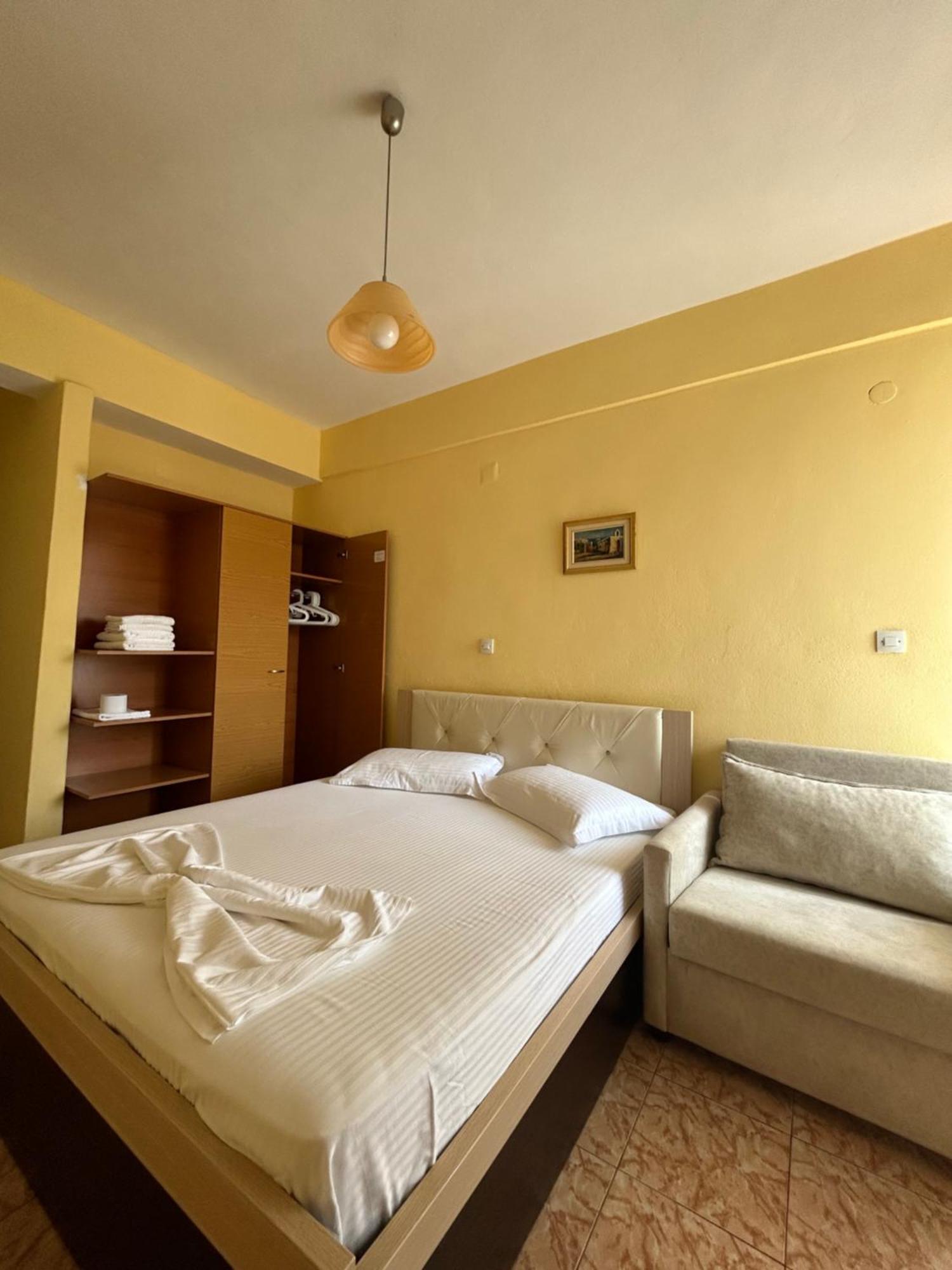 Areti Rooms Hotel Himare Exterior foto