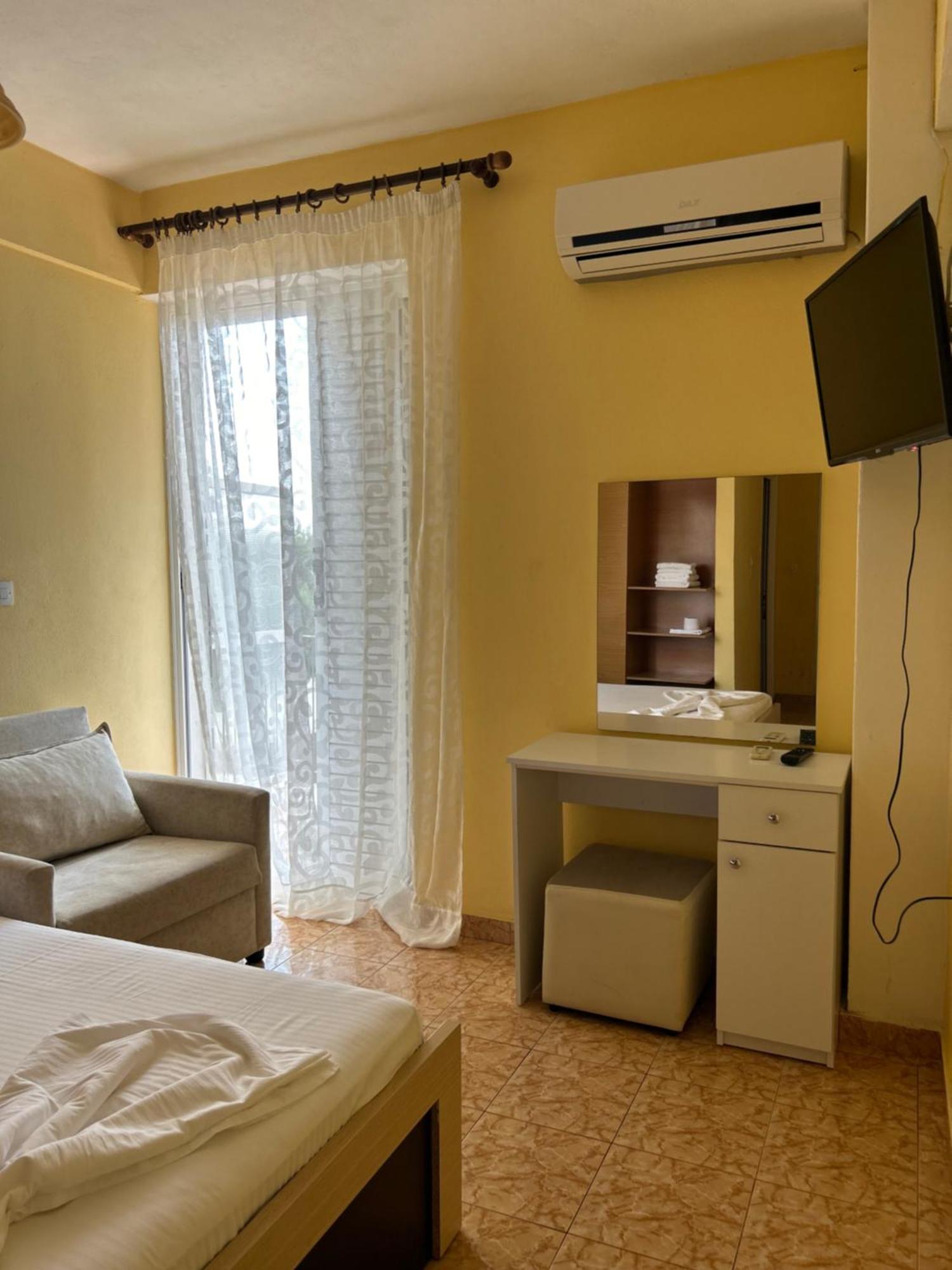 Areti Rooms Hotel Himare Exterior foto