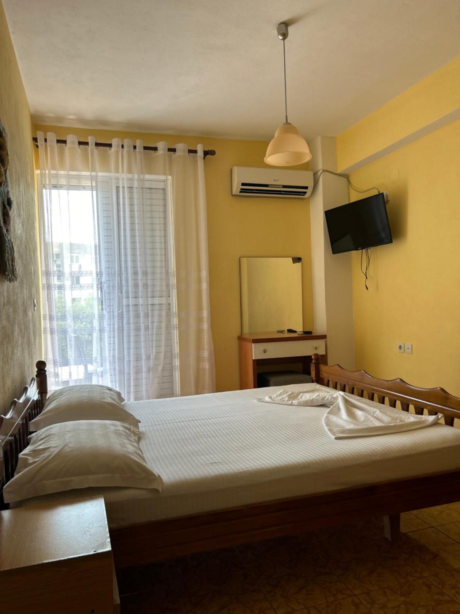 Areti Rooms Hotel Himare Exterior foto