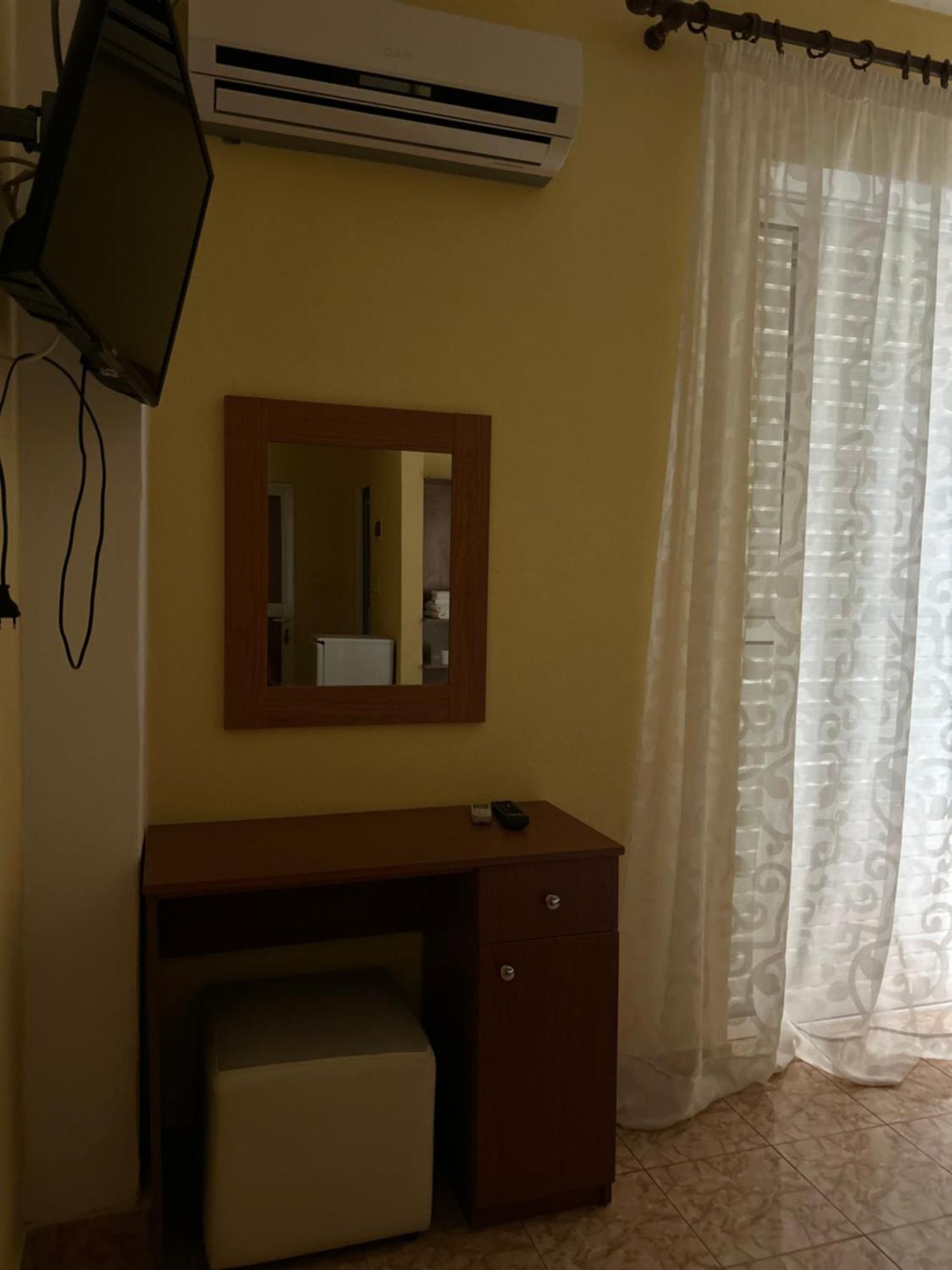 Areti Rooms Hotel Himare Exterior foto
