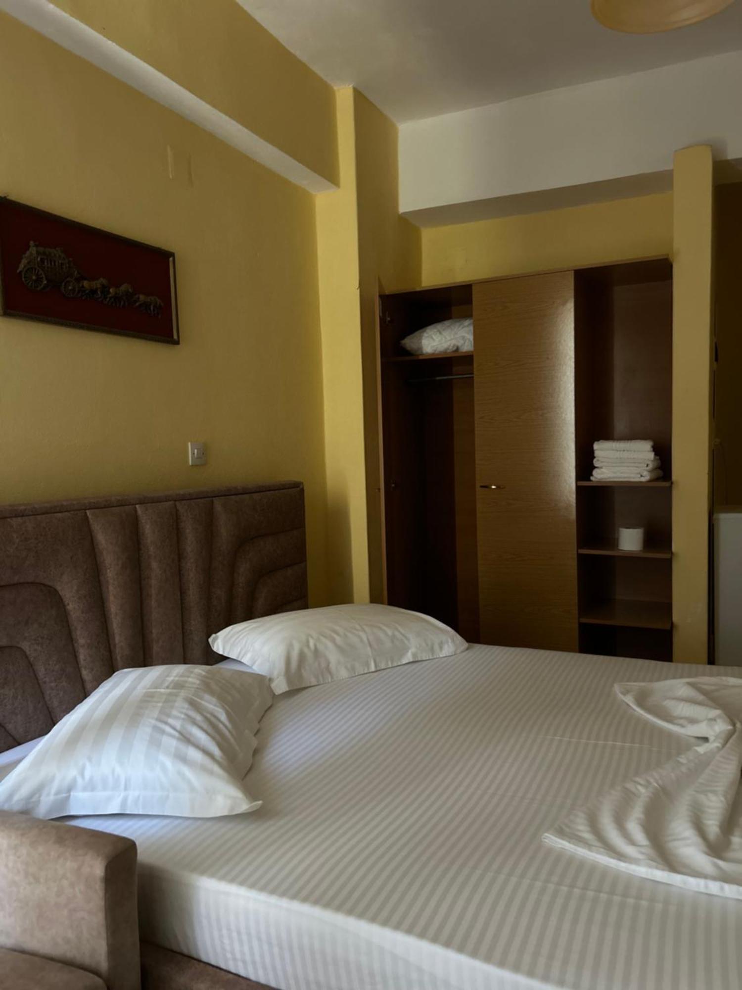 Areti Rooms Hotel Himare Exterior foto