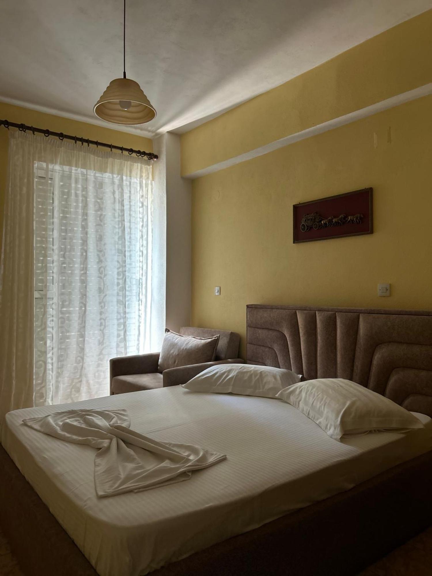 Areti Rooms Hotel Himare Exterior foto