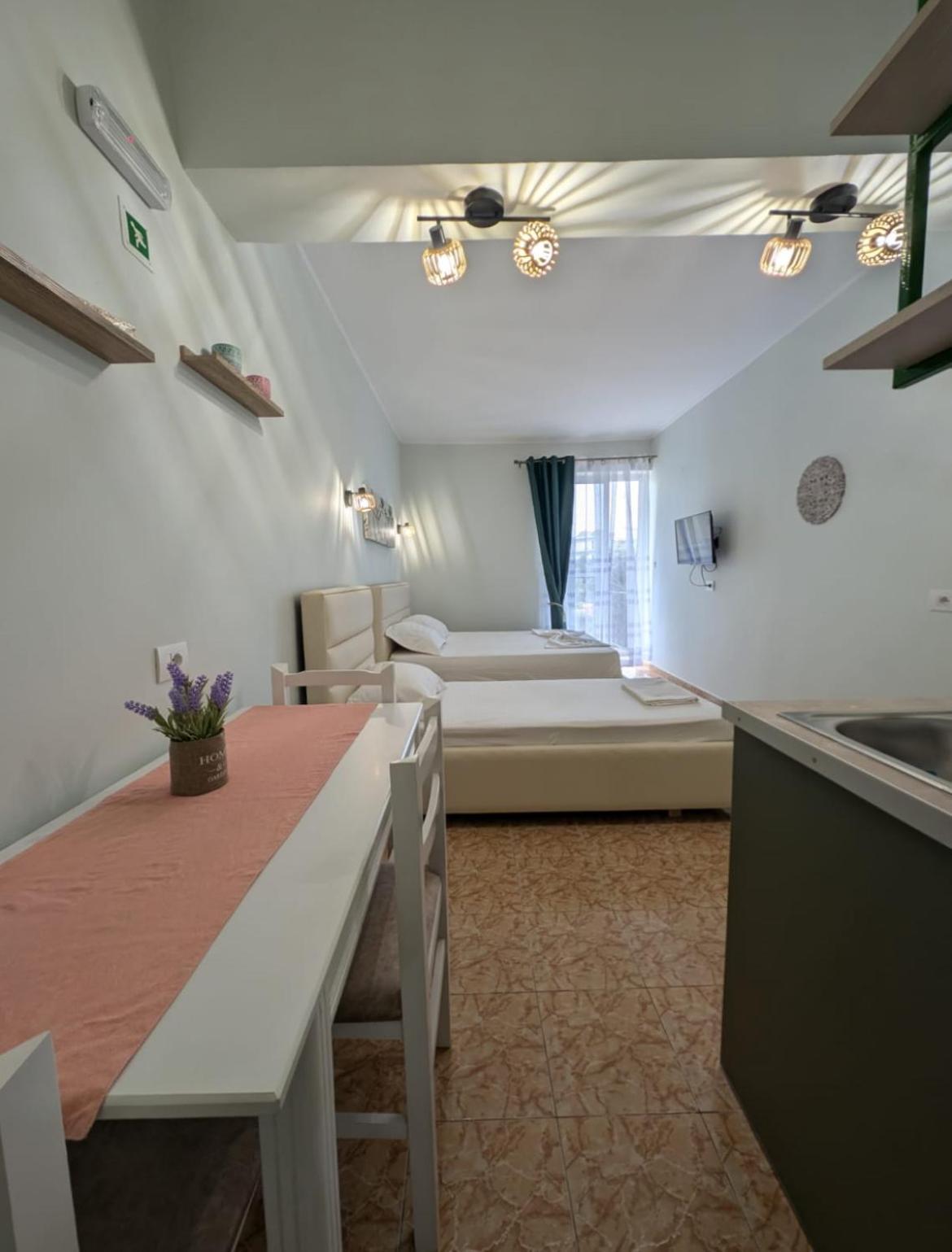 Areti Rooms Hotel Himare Exterior foto